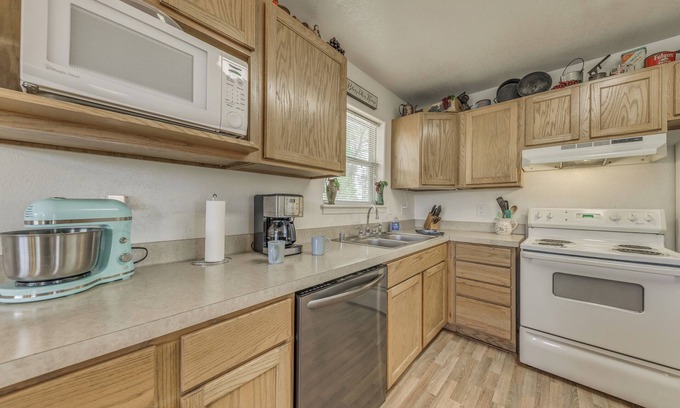 Ruidoso Cottage | Hillside Haven w/Deck < 2 Miles to Dwtn Ruidoso!