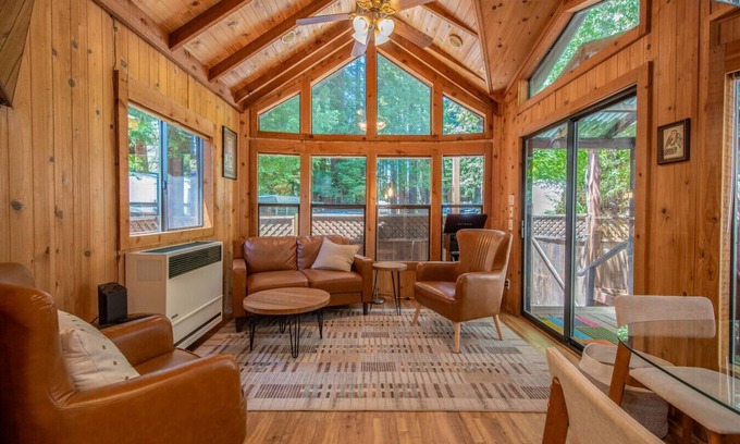 Guerneville House | Hillside Hideaway in the Redwoods