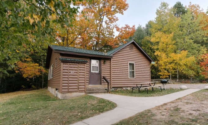 Phelps Cabin | Hillside Resort Cabin #1