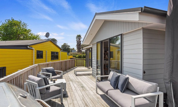 Whiritoa House | Hillside Vista - Whiritoa Beach Holiday Home