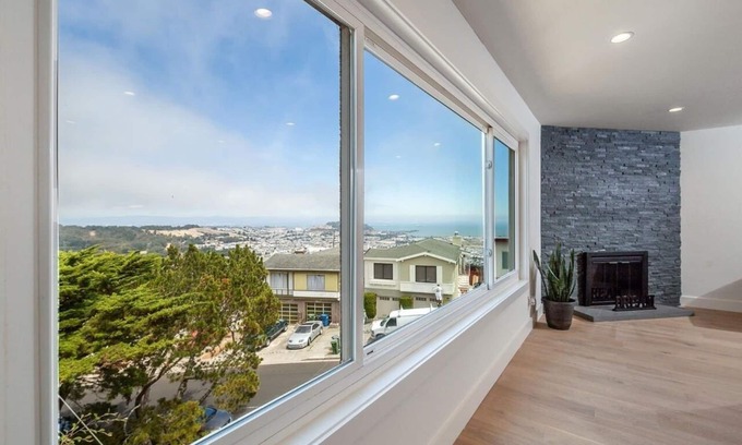Southern Hills House | Hilltop Beauty with Breathtaking San Francisco View