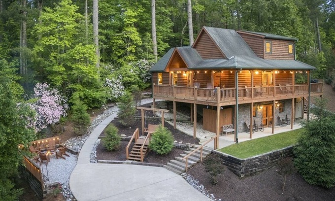Helen House | Hilltop Haven- Secluded Rustic Cabin with Hot Tub & Game Room