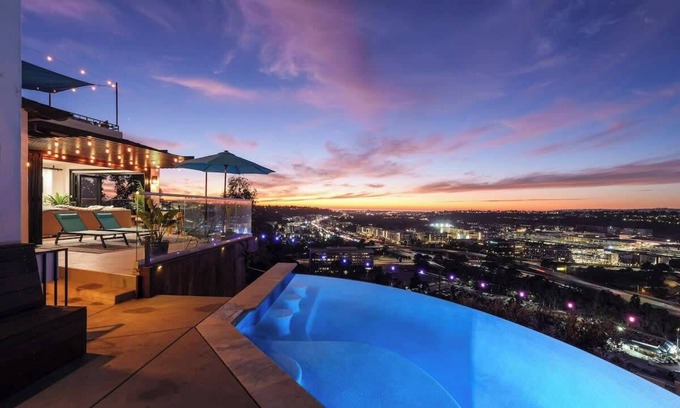 University Heights House | Hilltop Haven with Infinity Pool