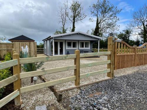 Lecemy House | Hilltop Hideaway