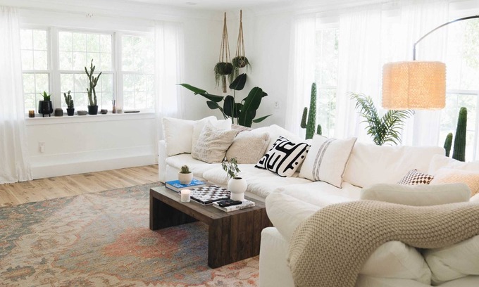 Santa Fe House | Hilltop Hideaway: Summer Farmhouse & Hot Tub Haven