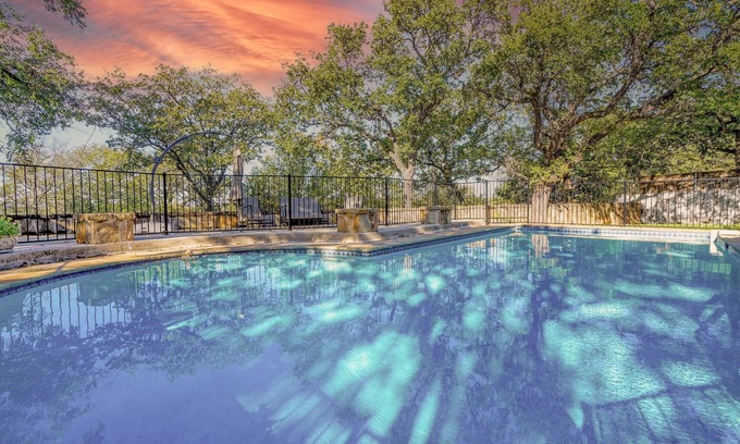 Mineral Wells House | Hilltop Inn- Swimming Pool