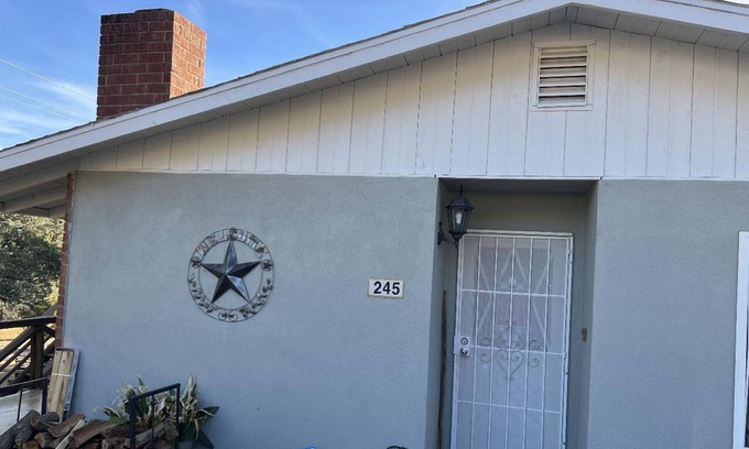 Wofford Heights House | Hilltop O & A minutes to Alta Sierra and to Kernville. Remodeled Mountain home!
