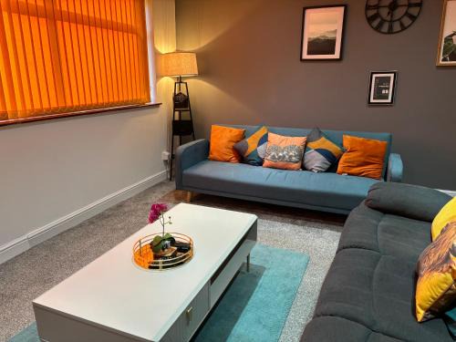 Kirk Sandall Apartment | HILLTOP PLACE Suites Near Doncaster RaceCourse