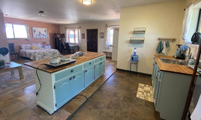Patagonia Apartment | Hilltop private Casita w/views galore - w/hot tub!