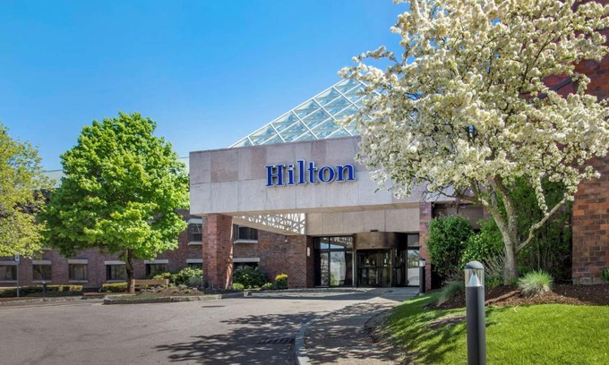 Dedham Hotel | Hilton Boston Dedham