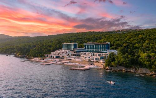 Rubesi Hotel | Hilton Rijeka Costabella Beach Resort And Spa