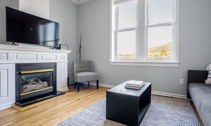 Los Gatos Apartment | Hip Los Gatos 1BR, walk to shops, 10 min drive to Netflix, by Blueground