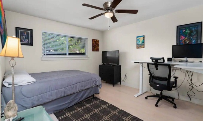 Johnston Terrace House | Hip Stay - Art, Roomy, Big Patio