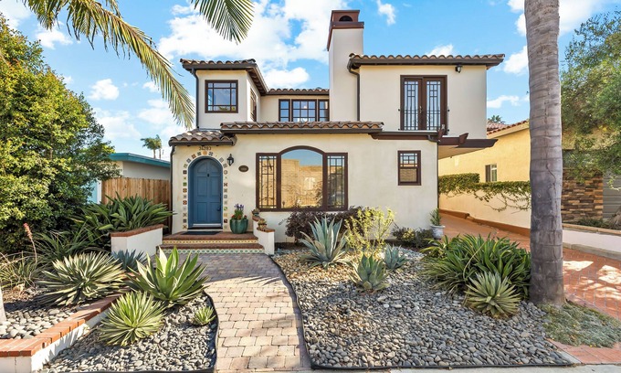 Capistrano Beach House | Historic Capo Bch Home-Minutes to Harbor & Beaches- Nu Remodel-Hot Tub, AC, WIFI