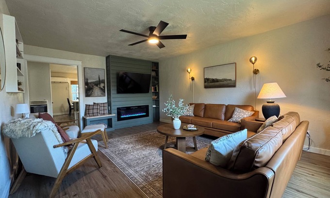 Mena House | Historic 2 BR King Bed Big Yard Firepit Fireplace Trailer Parking