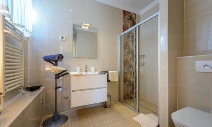 Pile Villa | Historic 5-Bedroom Villa Hot tub - Just a 3-Minute Walk to the Old Town