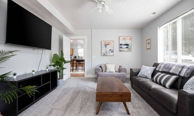 Lower Avenues Apartment | Historic Avenues Two Bedroom Suite!