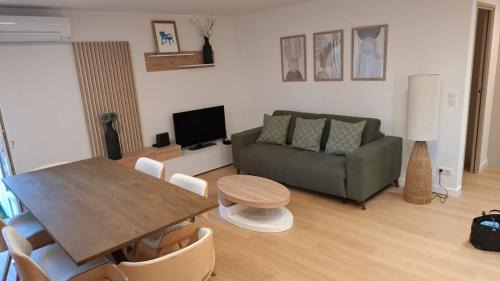 Old Town Apartment | Historic Bright and Beautiful Apartment in Old Nice with Castle Hill View