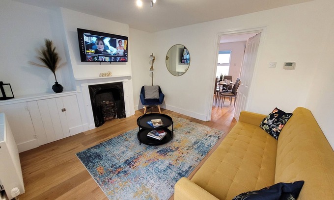 Colchester House | Historic Charm Meets Modern Comfort – Perfect Base in Colchester