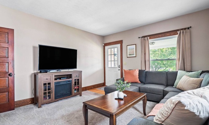 Bedford Apartment | Historic District|Fully Stocked Kitchen|Coffee Bar|Sleeps 6