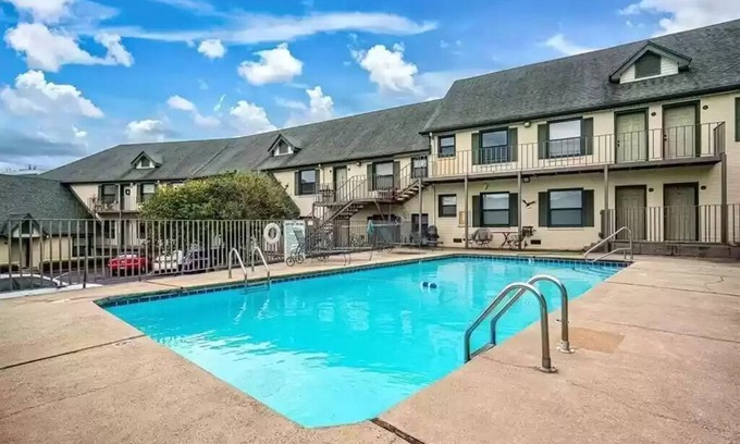 Hot Springs Apartment | Historic Downtown Apartment overlooking Bathhouse row