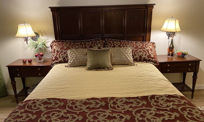Wilmington Historic District Apartment | Historic Downtown. Easy Living by the Water.