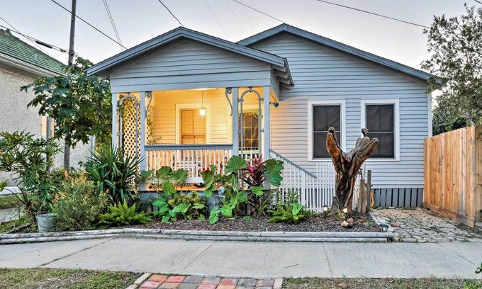 Galveston Cottage | Historic Galveston Home: Walkable Neighborhood!