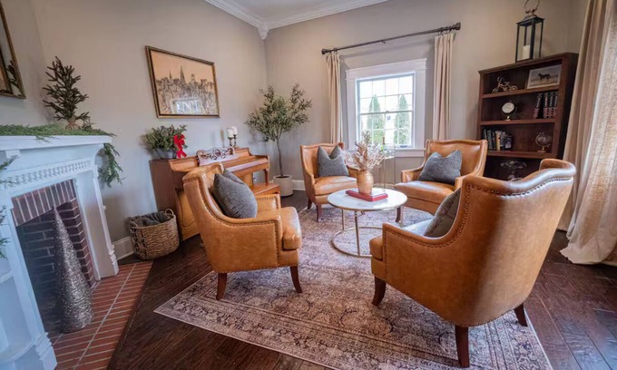 Clinton House | Historic Home in Downtown Clinton