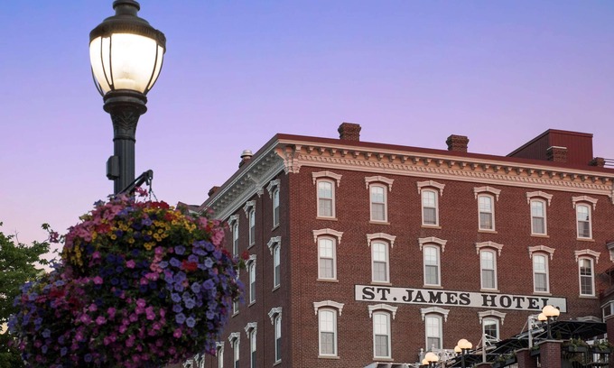 Red Wing Hotel | Historic Hotel in Beautiful Red Wing -Outdoor Activities -Dining -Museums -Art