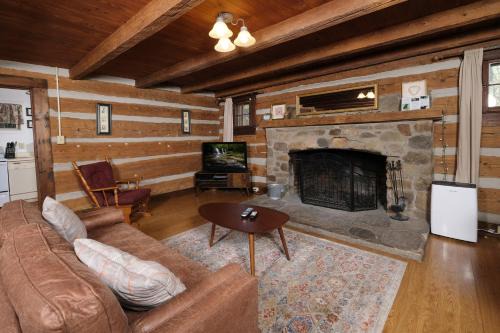 Gatlinburg House | Historic log cabin in the heart of Gatlinburg! Hot tub and pet friendly!