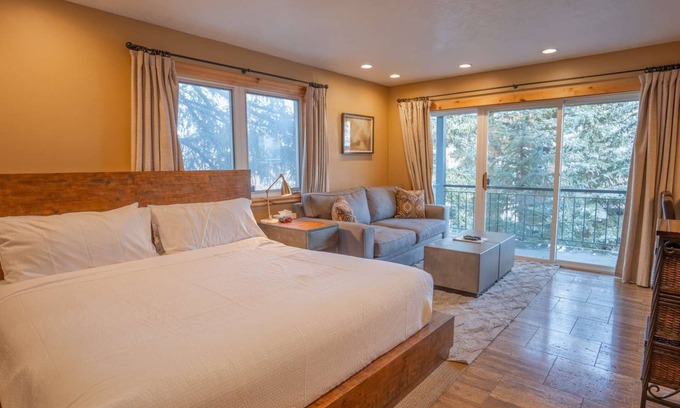 Downtown Park City Hotel | Historic Mainstreet Park City - Junior Suite #44 - Cleaning fees included!