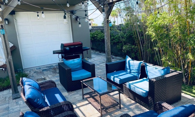 Pass-a-Grille House | Historic Pass a grille Beachfront Balcony Gulf Views, 4Bd, 3Ba, Wi-Fi SL10