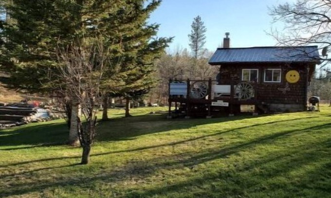 Rapid City Cabin | Historic studio cabin in the Hills