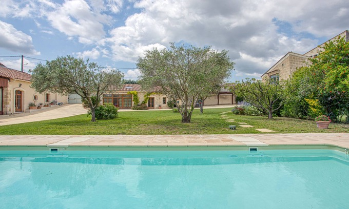 Meynes House | Historic wine property in Provence