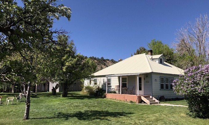 Tropic Other | Historical 1930 Country Charmer, Peaceful Property, n9 miles to Bryce Canyon