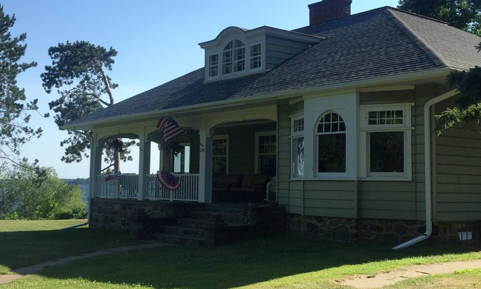 Crandon House | Historical Bungalow on Lake Metonga