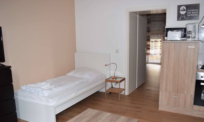 Oberbilk Apartment | HÖ01 large apartment with dryer and washing machine
