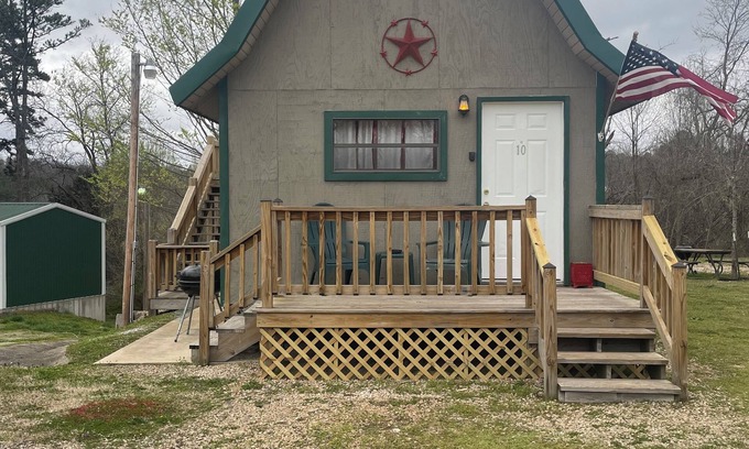 Eminence Cabin | Hogan's Hideout Americana Cozy Cabin with Hot Tub