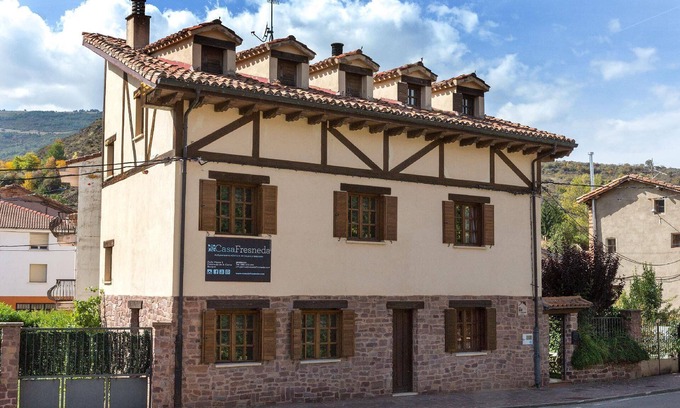 Fresneda de la Tiron House | Holiday home with barbecue