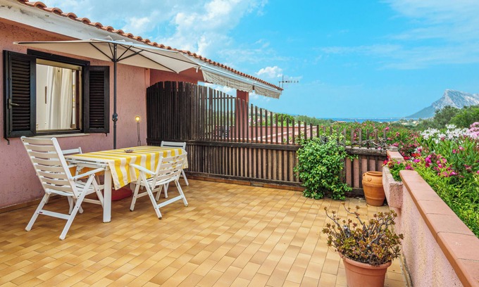 Monte Petrosu House | Holiday Home 'Villetta Meyer Lu Pitrali' with Sea View, Private Terrace and Private Garden