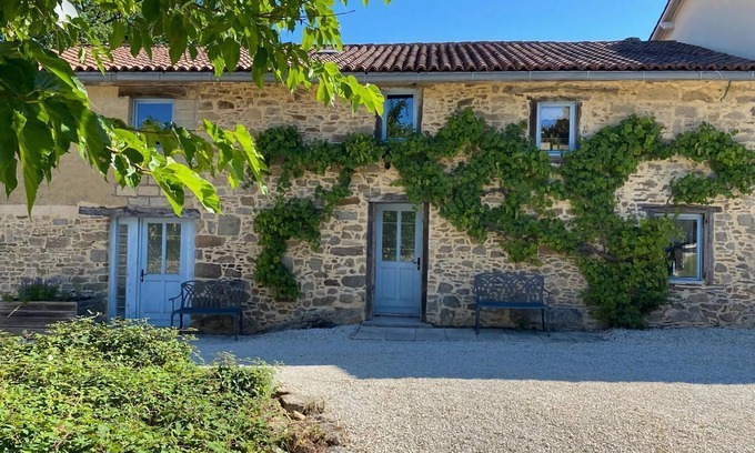 Saint-Leonard-de-Noblat Cottage | Holiday Home in Romefort near Lac de Vassivière