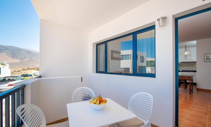Caleta de Famara Apartment | Holiday apartment Caleta de Famara for 1 - 2 persons with 1 bedroom - Row house