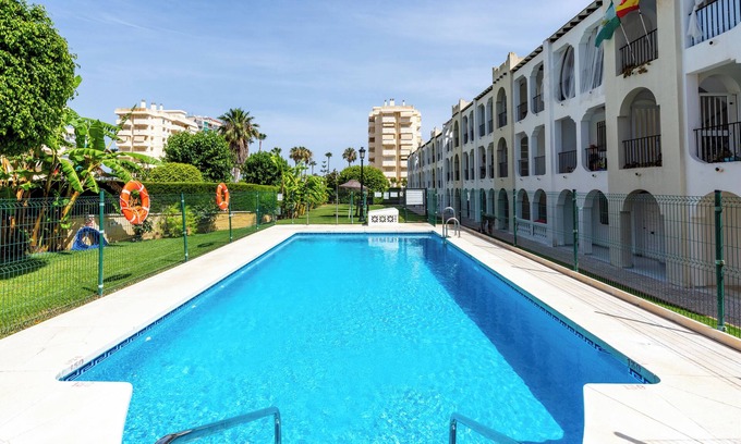 Torrequebrada Apartment | Holiday Apartment Benalmadena Costa by the Beach with Shared Pool & Wi-Fi