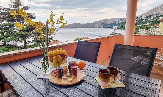 Stara Baska Apartment | Holiday apartment 100 m from the Adriatic Sea