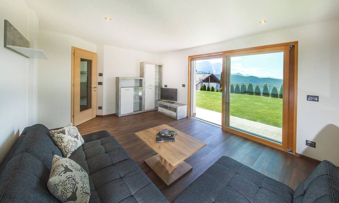 Laion Apartment | Holiday Apartment Avea App 2 with Mountain View and Garden