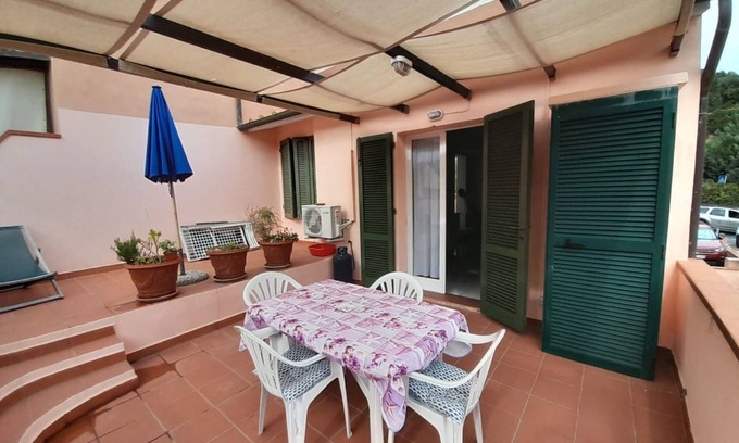 Procchio Apartment | Holiday Apartment 'Bilo La Pérgola' near the Beach with Terrace and Wi-Fi
