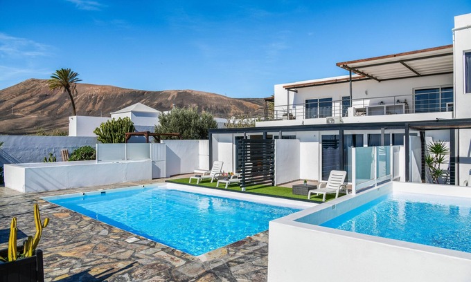Macher House | Holiday Apartment "Casa Amanecer 3" with Sea View, Mountain View, Pool & Terrace