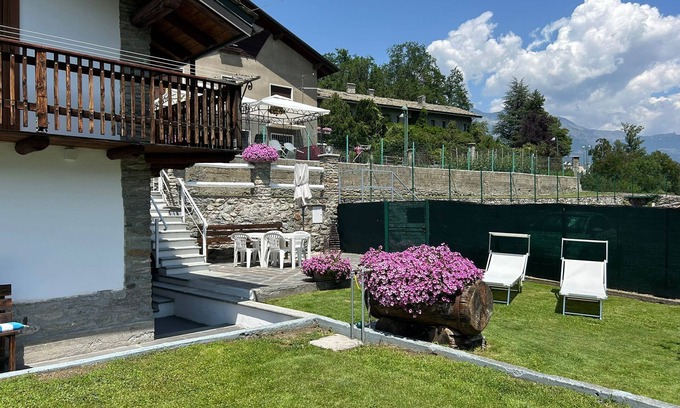 Montan-Angelin-Arensod Apartment | Holiday Apartment "Casa Sabrina - Blu" with Mountain View, Tennis Court & Wi-Fi