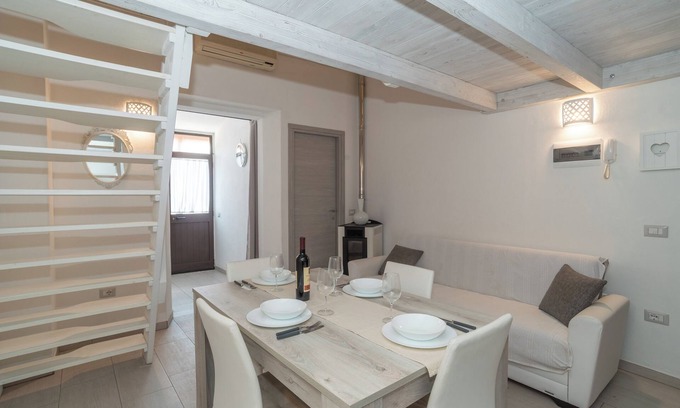 Olbia Apartment | Holiday apartment ‘Claudias House’ with Wi-Fi, Air Conditioning & Balcony