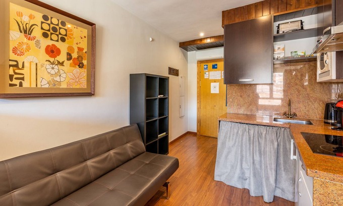 La Zubia Apartment | Holiday Apartment 'Herreria's' with Wi-Fi & Air Conditioning